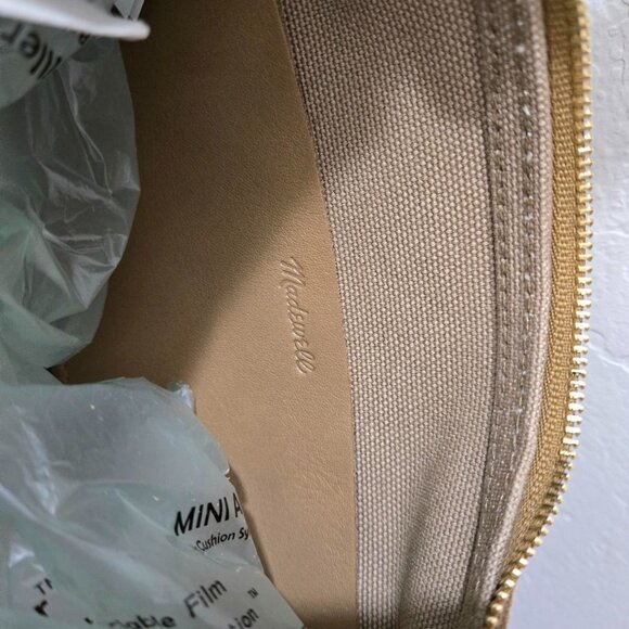 MADEWELL: The Essential Sling Crossbody Bag - Picture 8 of 8